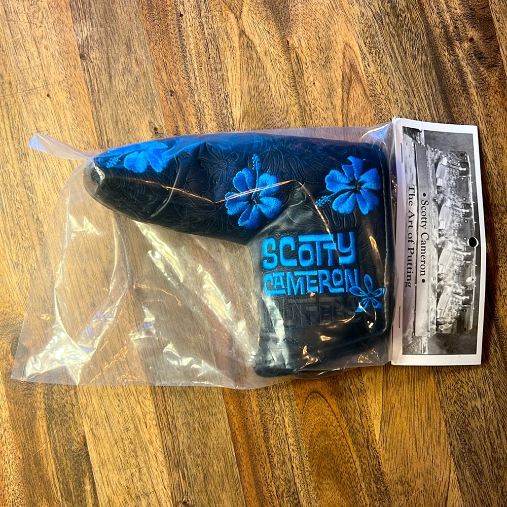 Lights Out Hula Girl 2019 Scotty Cameron blade putter cover new in bag